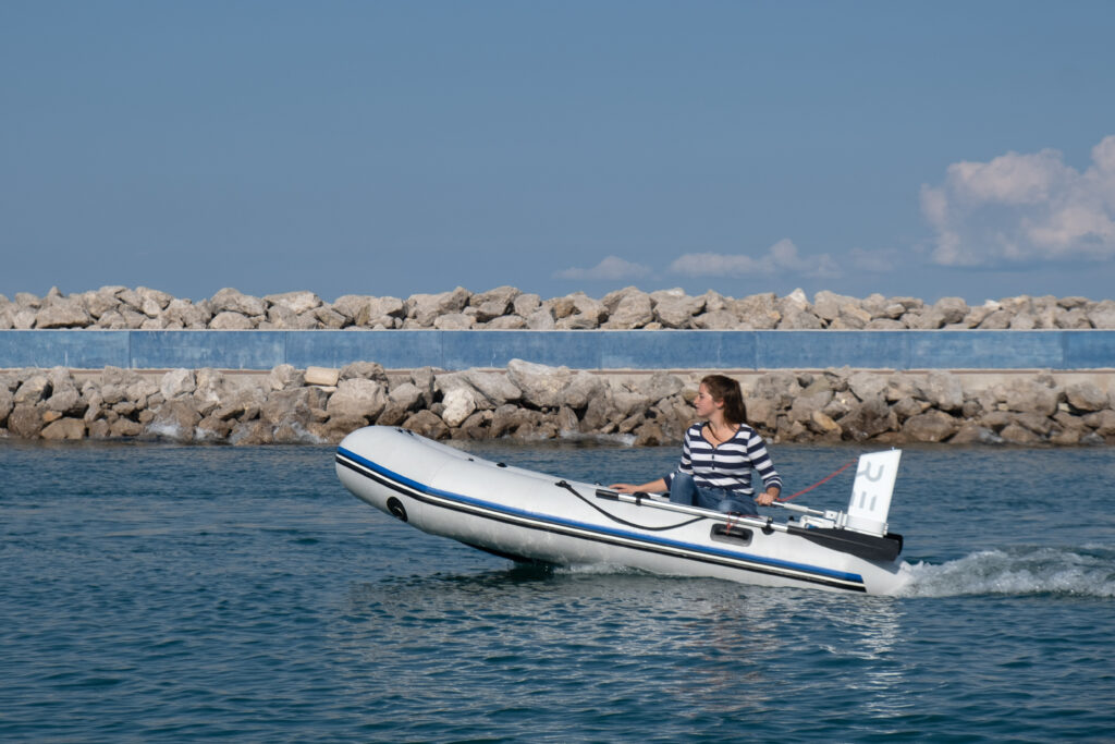 electric outboard motor boat